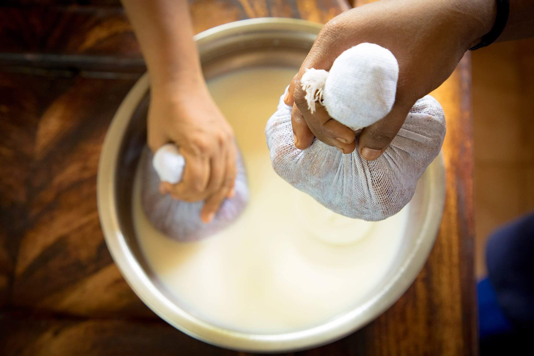 Njavarakizhi herbal rice bolus massage for muscle strengthening and nourishment